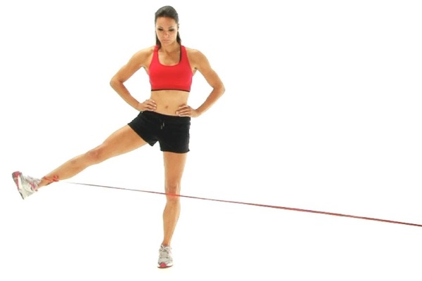 A person trains the inner thighs with the exercise of hip abduction